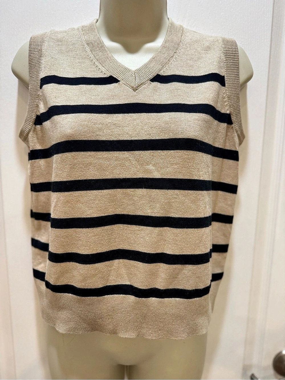 a new day Striped Sweater Vest in Beige & Black Size Medium